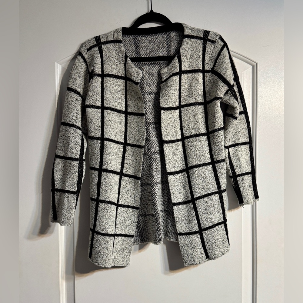 Chic Black and White Checkered Cardigan